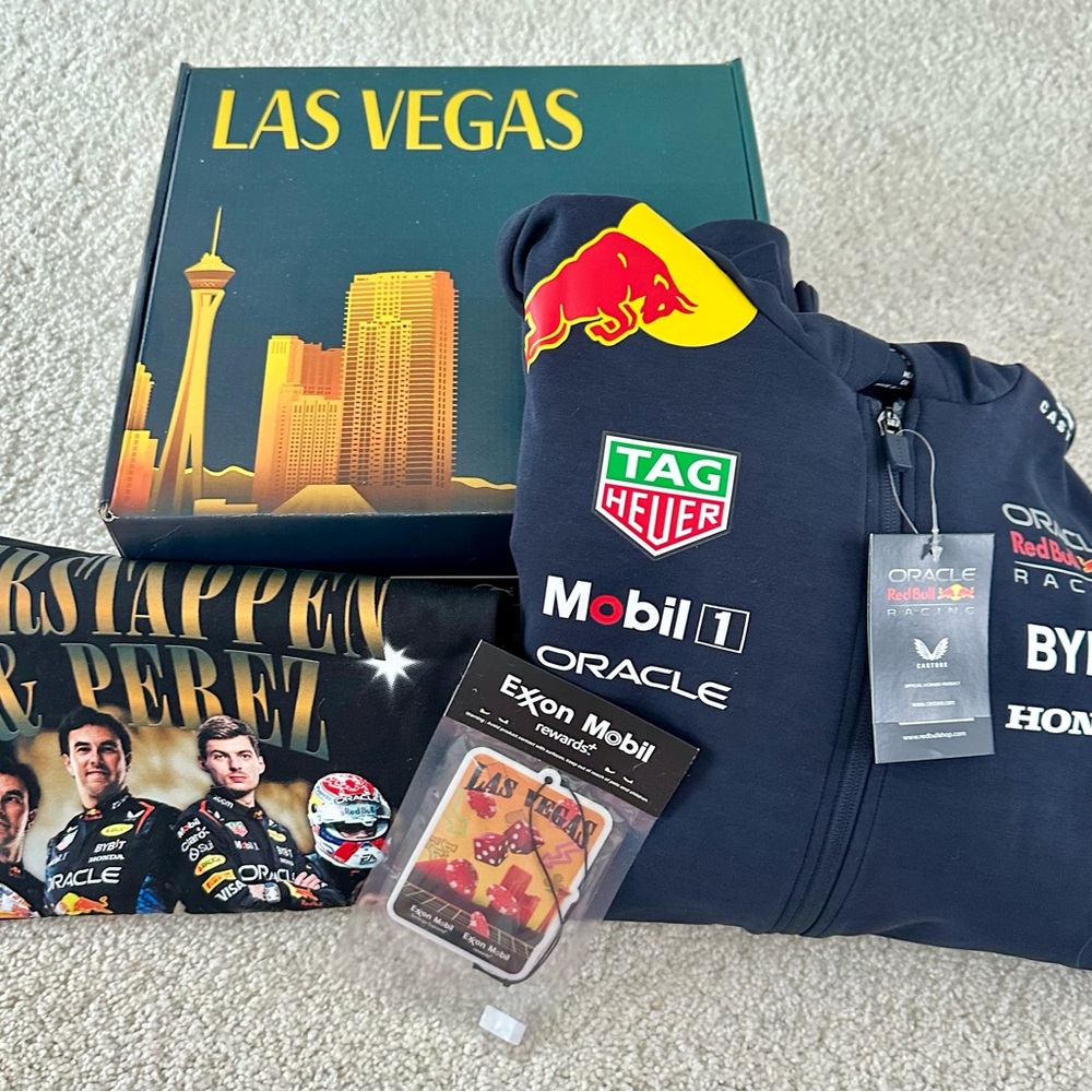 NWT- Perfect gift for the Formula One enthusiasts! 
Unisex, Size smalll